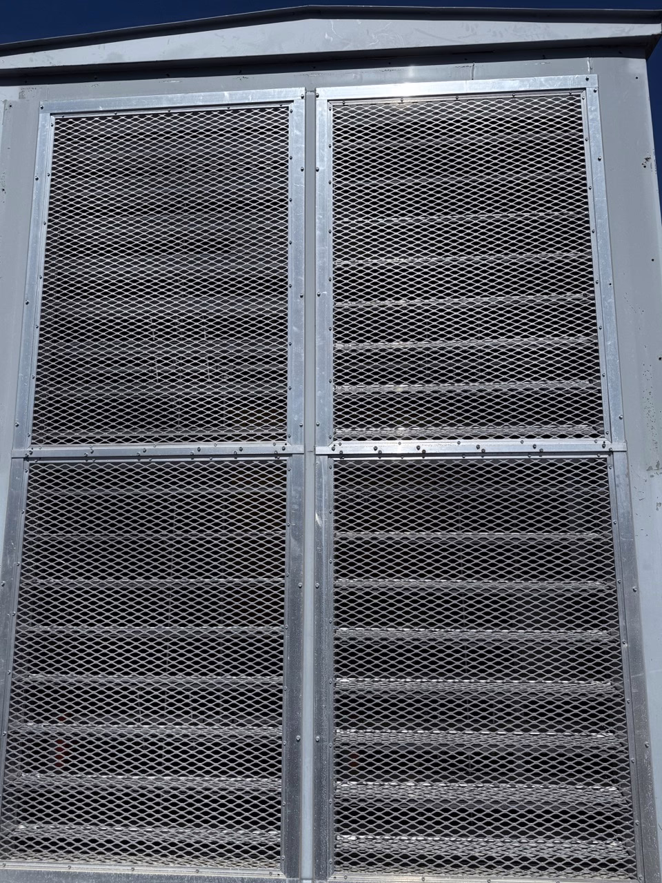 1000 kW CAT Diesel Generator exterior panel