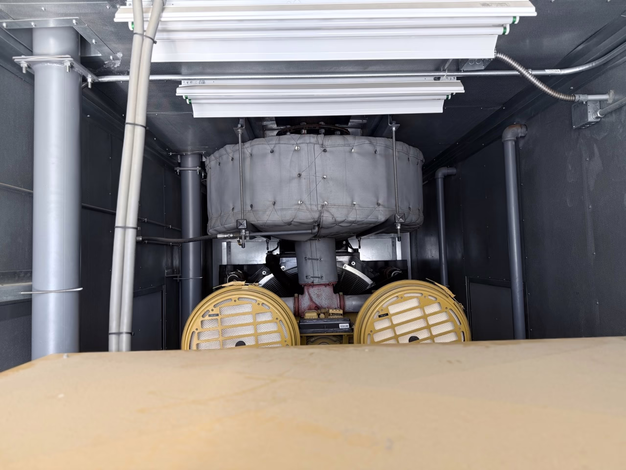 1000 kW CAT Diesel Generator top of the electric gen