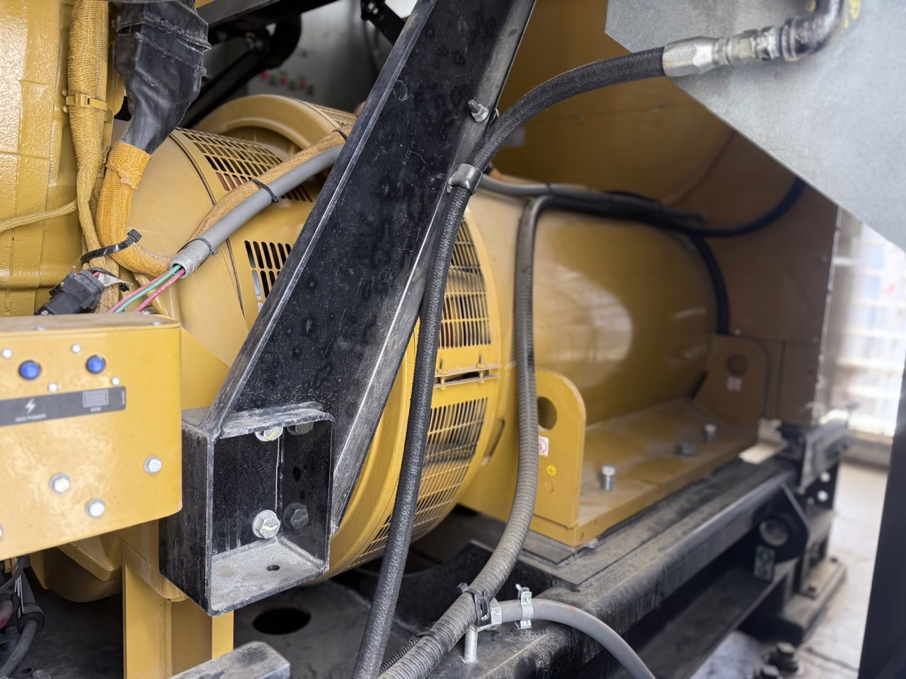 1000 kW CAT Diesel Generator side view