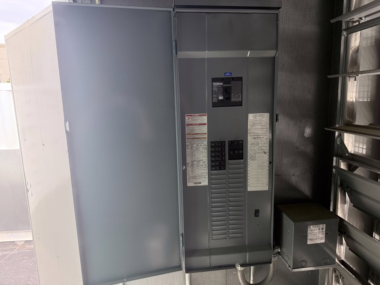 750kW Cummins generator enclosure breaker pannel