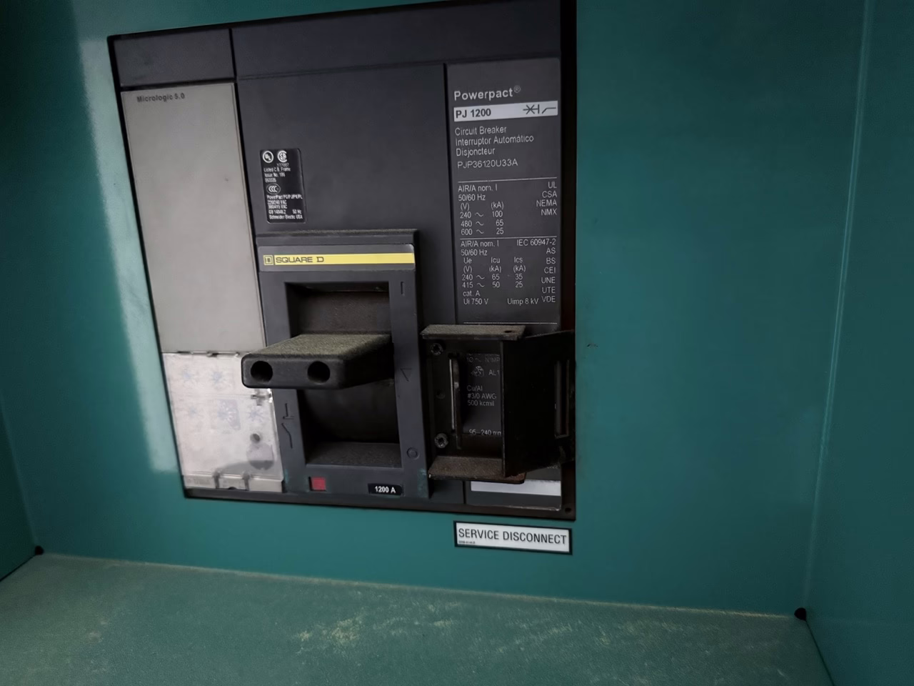 750kW Cummins generator breaker