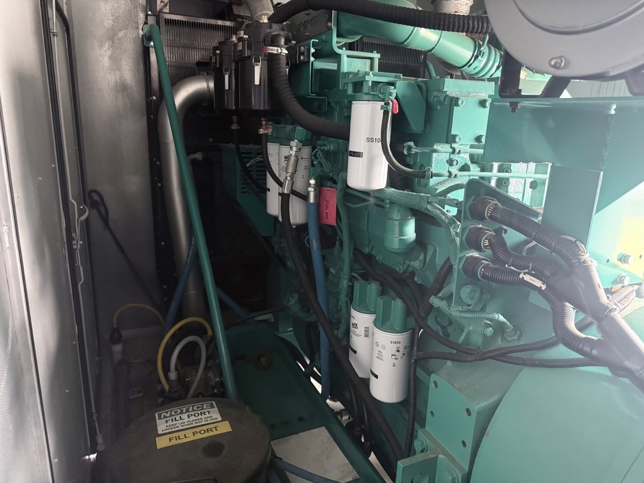750kW Cummins side view