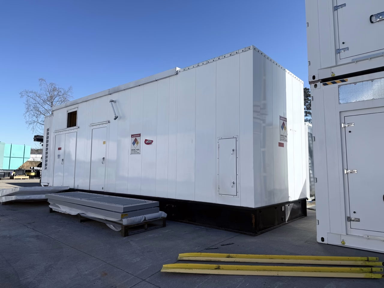 1500 kW CAT 3512C Generator Enclosure front view