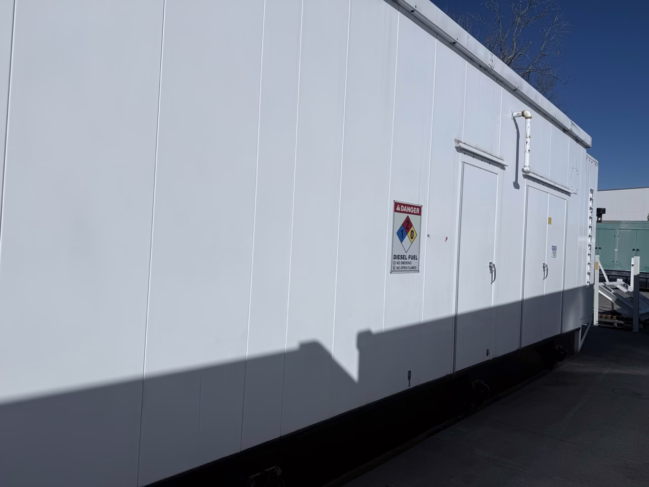 1500 kW CAT 3512C Generator Enclosure fire warning