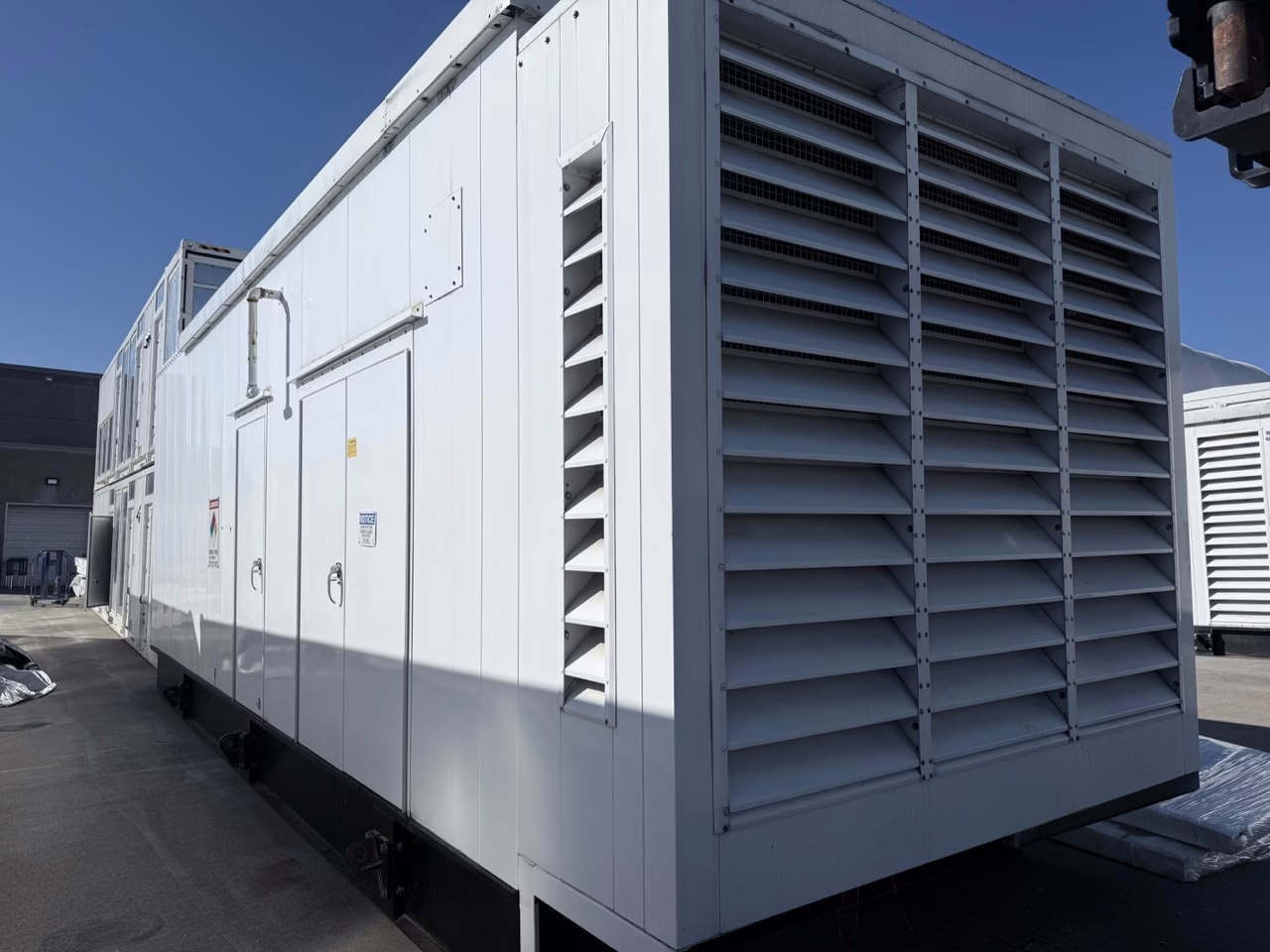 1500 kW CAT 3512C Generator Enclosure fan view back