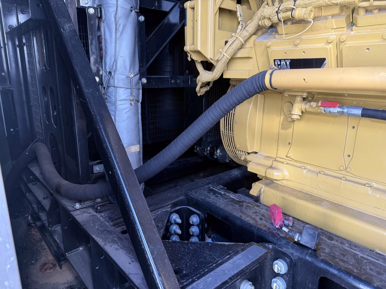1500 kW CAT 3512C Generator Enclosure side view close up