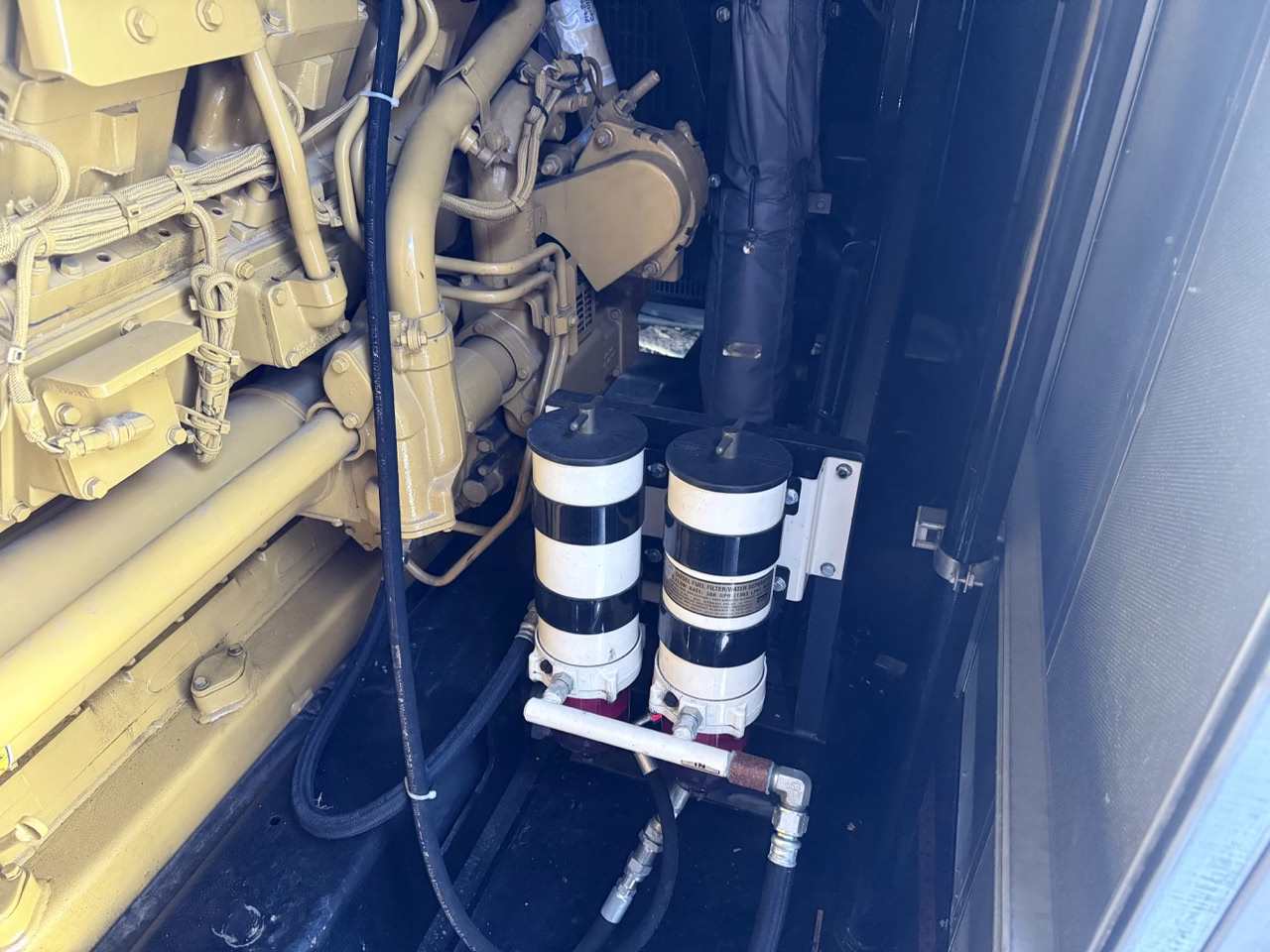 1500 kW CAT 3512C Generator Enclosure pump
