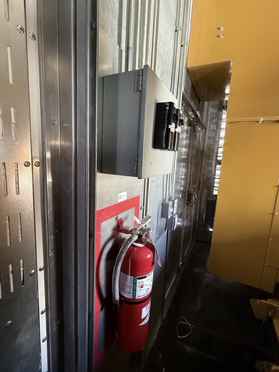 1500 kW CAT 3512C Generator Enclosure fire extinguisher