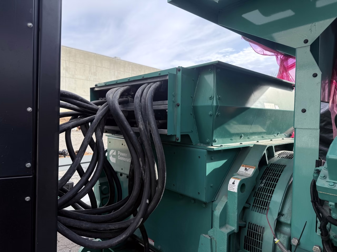 2250 kW Cummins Open Skid Diesel Generator switchgear wiring