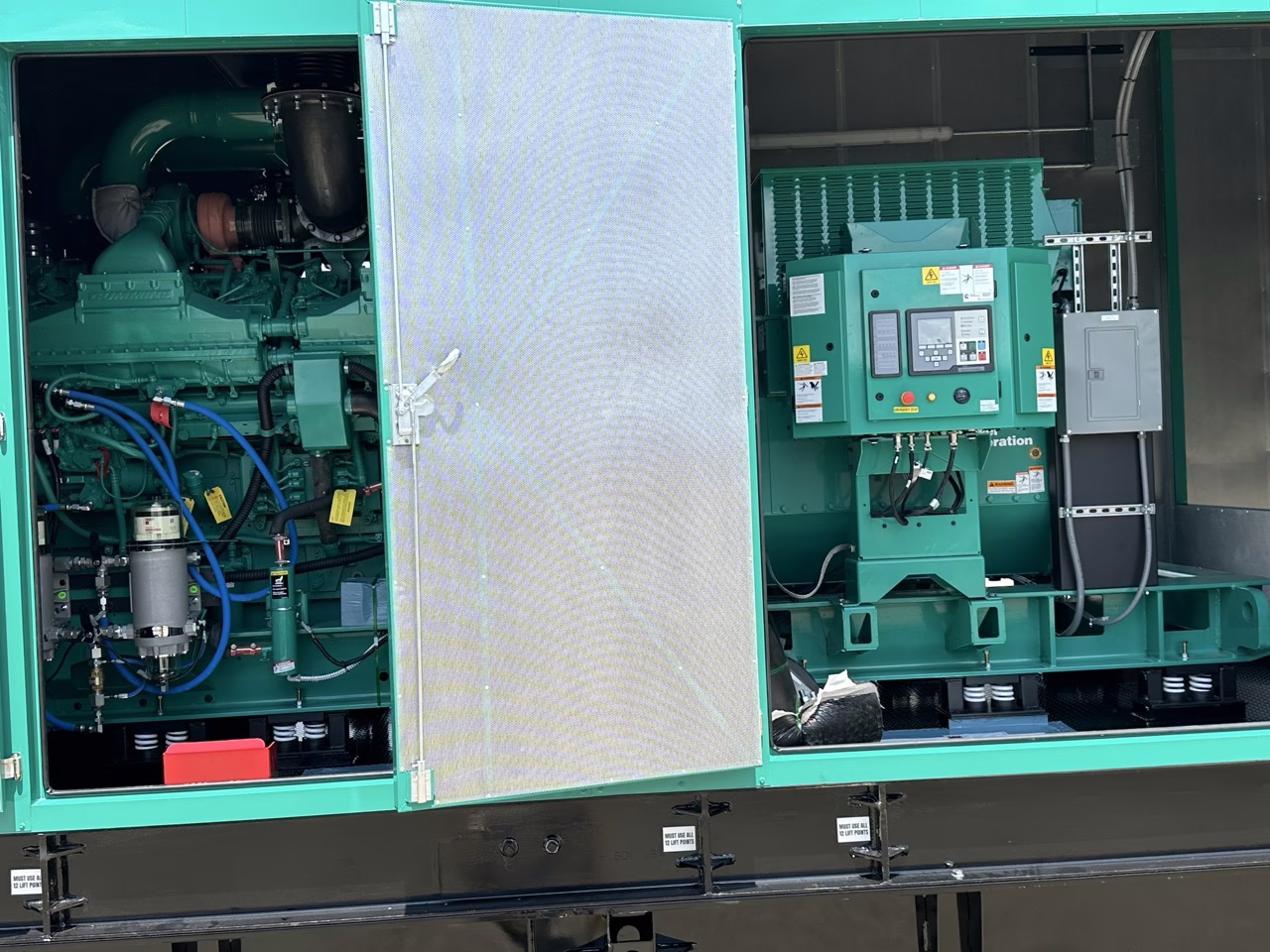 Cummins 25000 DQKAN Generator